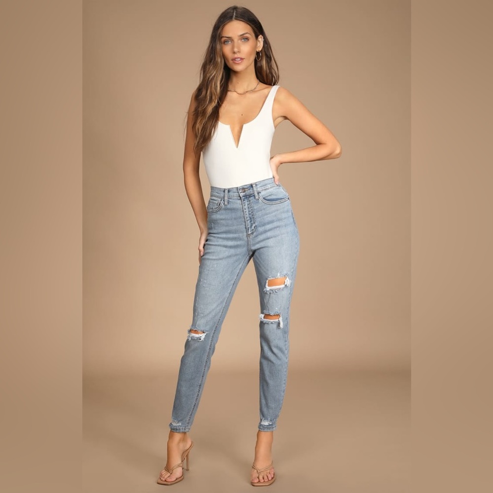 Lulu’s Medium Wash Distressed Denim High-Rise Mom Jeans